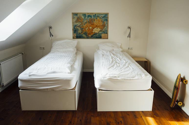 dvě postele v podkroví – levné ubytování.jpg